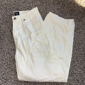 BDG Off-White barrel jeans with Patch Pocket Details